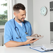 Load image into Gallery viewer, OrthoSea - ergonomische schmerzlindernde Sandalen für Damen