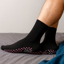 Load image into Gallery viewer, NeuroWarm - Neurosocken mit selbstwärmender Neurostimulation