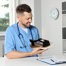 Load image into Gallery viewer, OrthoStella - ergonomische schmerzlindernde Sandalen für Damen