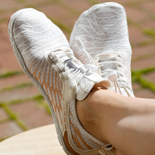 Load image into Gallery viewer, FloraX Pro - ergonomische, schmerzlindernde & wasserdichte Barfußschuhe - Sonderaktion 1+1 Gratis