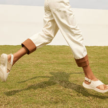 Load image into Gallery viewer, AdaptFit - patentierte, orthopädische Sandalen mit 2-facher Fußgewölbeunterstützung