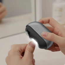 Load image into Gallery viewer, CareClip - Sichere, schmerzfreie Nagelpflege – mit nur einem Klick
