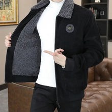 Load image into Gallery viewer, Herren-Cordjacke mit Fleece-Futter für den Winter
