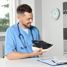 Load image into Gallery viewer, AdaptFit  - patentierte, orthopädische Sandalen mit 2-facher Fußgewölbeunterstützung
