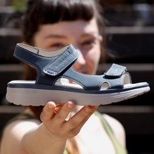 Lade das Bild in den Galerie-Viewer, OrthoKlara - ergonomische,  schmerzlindernde &amp; rutschfeste Sandalen für Damen
