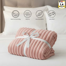 Lade das Bild in den Galerie-Viewer, Kuschelwunder Deluxe – Extra Große Premium-Fleece-Decke
